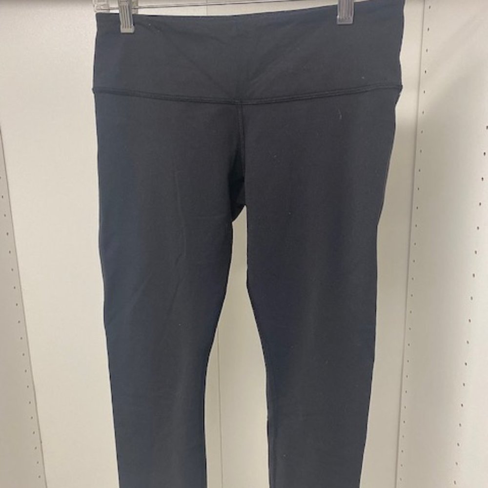 LULULEMON Women's 8 Cropped Black Leggings